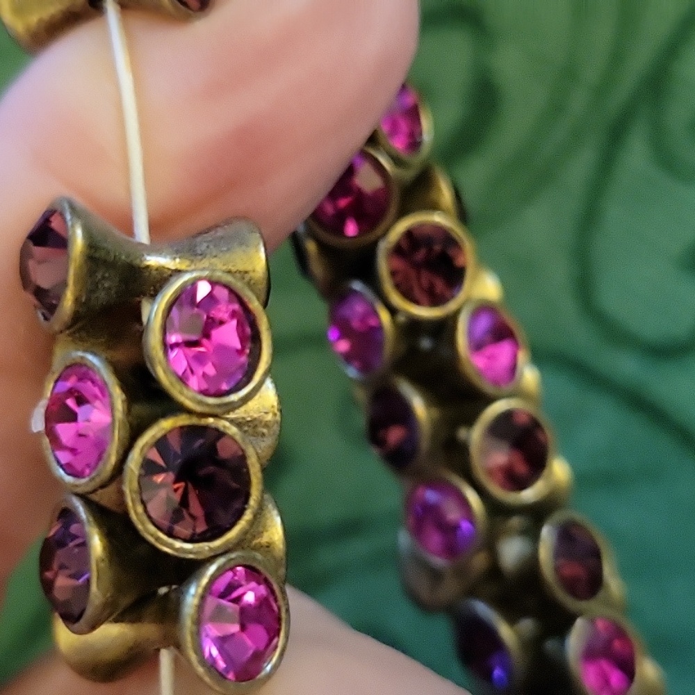 Pink purple faceted stones set in antique gold stretch quality bracelet Like New - Picture 3 of 5